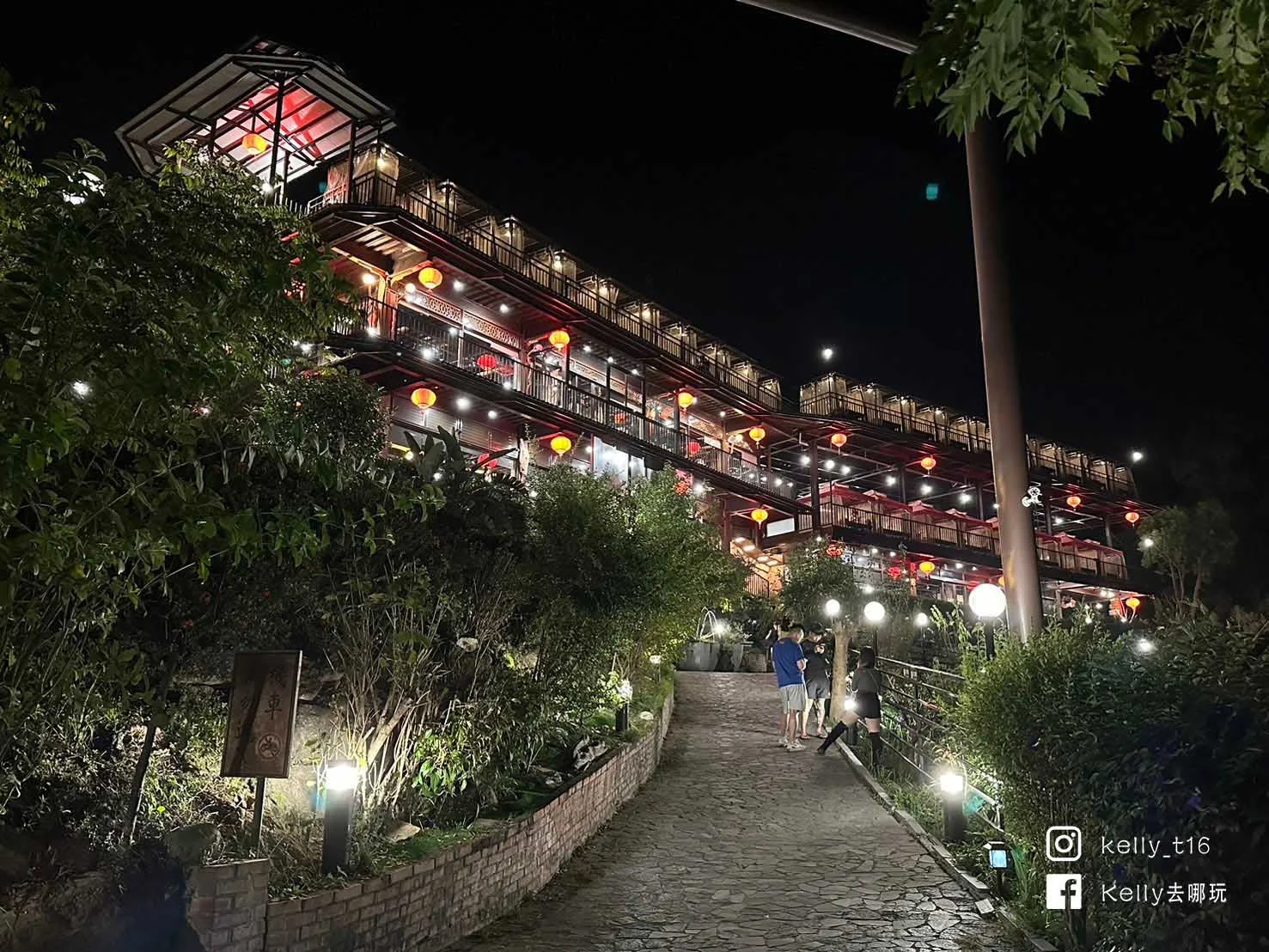 台阪神隱少女湯屋，嘉義打卡景點！景觀餐廳泡足湯、賞夕陽、唯美夜景3種享受全都有